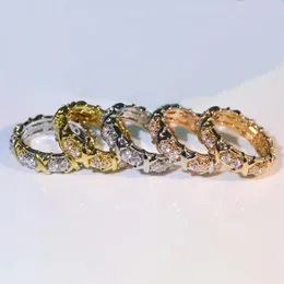 Europa Ameryka w stylu mody Lady Kobiety Brass Grawerowane T Letter 18K Gold Splated Szesnaście Kamiennych Diamentów Ring Pierścienia Rozmiar US6-US9199S