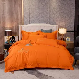 Yatak takımları 2023 dört parçalı hafif lüks pamuk çift ev yatak sayfası yorgan kapağı işlemeli küçük arı moda turuncu kowld