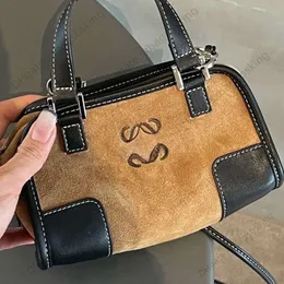 Дизайнерская сумка на плече тота с брендом loww