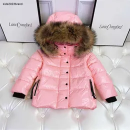 高品質の子供の女の子のダウンコート毛皮の甘い女の子の厚いパーカーの子供の温かいピンクの雪のアウターウェアの服