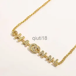 Colares de pingente 22ss luxo designer letras pingente colares de aço inoxidável clássico simples geométrico cristal strass colar mulheres jóias de casamento acc