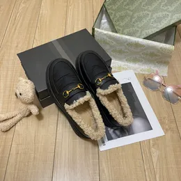 Kvinnors avslappnade skor designer fluffig bomull vadderad sko damer tjock sula plysch manschetterskor vinter utanför snöskor Mary Jane sneakers