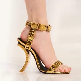 İlkbahar ve yaz son moda kare baş yüksek topuklu sandaletler kadın metal izleme ile 10 cm kalınlığında kasıtlı Roman Açık Toe Tasarımcı Fabrika Ayakkabıları