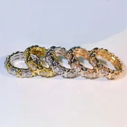 Europa Ameryka w stylu mody Lady Kobiety Brass grawerowane litera 18k złota platowane szesnastu kamiennych diamentów pierścienie rozmiar US6-US9277V