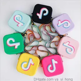 Cute Kids Tiktok Bags Silicone Girls Take a video Shoulder Bag Fashion Children Square Purse 7 Colors 40mm yayihong255g