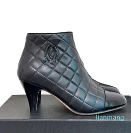 Lambskin Womens Onkle Boots Designer Heels Cheels 7cm Matelasse Matelasse with zippers Leisure Shoe Classic Black Snow Boot مع أكياس الغبار