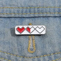Game Blood Emalj Pins Custom Pixel Red Heart Heart Container Brosches Lapel Badges Rolig smycken gåva för barnvänner