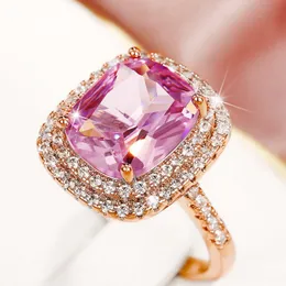 Designer Kvinnor Ring Solitaire Ring Stylish Sofisticated Square Pink Diamond Ring Luxury Zircon Wedding Ring