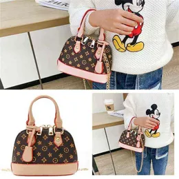 Luxury Kids Girls Fashion Handbag Pu Leather Purse Chain Shell Bag varumärke Crossbody Fanny Pack Axel Väskor Messenger Väskor Princes263H