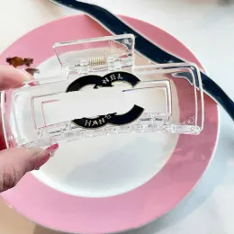 Hårklämmor Barrettes Kvinnor Hårklipp Hårklo Transparent Plastband Hårnålar Hålstång Ponytail Claw Clip Crab Hårtillbehör Designer Smycken Huvudbonader