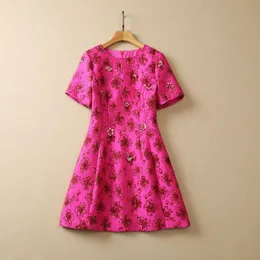 2023 Hot Pink Floral Pärled Jacquard Dress Kort ärm Runda hals paljetter Korta avslappnade klänningar S3W110511