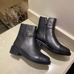 Designer märke kvinnor stövlar ankel stövlar mode stjärna skor plattform martin boot buckle sko diamant vinter anti slip slitage resistent