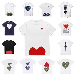 Дизайнерская мужская футболка Дизайнерская рубашка с красным сердцем Commes Повседневные женские рубашки Значок Высококачественные футболки Хлопковая вышивка классическая любовь