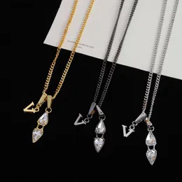 Halsband Ny ankomst Kvinnor Crystal Necklace Luxury Iris Pallida Pendant Chain Diamond Chain For Women Allergy Free Alloy Jewelry 3 Färger