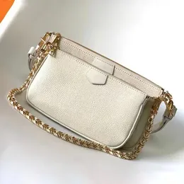 Tasarımcı Çanta Lüks Omuz Çantası Klasik Çantalar Kadınlar İçin Deri Debriyaj Kabartmalı Çanta Moda Zinciri Çantalar Lady Crossbody Çanta Camshell Mini Messenger Çantası