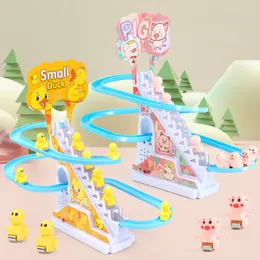 Inteligence Toys Fun Electric Duck Track Slajd Slajd kreskówka Śliczna prosiąt dinozaur wspinaczka schodami dla dziecięcych puzzli zabawek urodzinowy 230911