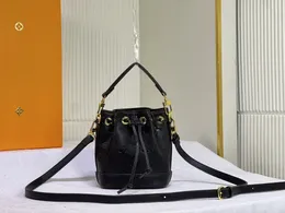 2023NANO NOE MINI BAVICET BACKS MONAGRAGHS LEATHER COTTED CROSSBODY حقائب مصممة فاخرة محفظة M81266 M46291