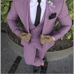 2020 Senaste kappa pant design lila rosa män passar smal passform brudgummen tuxedo 3 -stycken anpassade bröllopsdräkter prom blazer terno masculino1232g