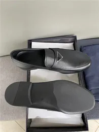 Designer Retro Mens Dress Shoes Summer Casual Office Business Pointed Toe Leder Flat-on für Männer Luxus-Slipper