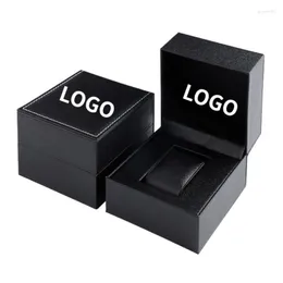 Titta på lådor All Black Pu Leather Square Clamshell Storage Box ger gratis logotyp Carving Service Personlig anpassningsgåva