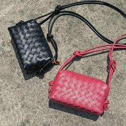 Designer lyxiga kvinnor handväskor botteg Vene kvalitet 2023 Autumnwinter Ny stickad knut liten fyrkantig väska en axel crossbody kvinnor handväskor lyxiga väskväskor xD