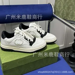 2023 Moda blanca Zapato deportivo Flatsole Family Designer Summer Sneaker Color de mujer Casual Versátil Pequeños zapatos Pareja Tablero para hombre PZT4