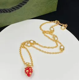 Gulddesigner Red Strawberry Necklace Gold Armband Luxury Halsband Designer Halsband Strawberry Armband Strawberry Designer Halsbandsmycken