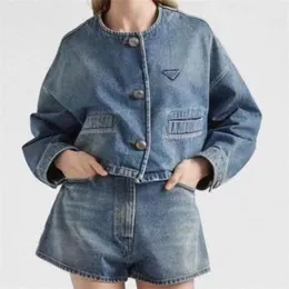 Denim Mulheres Duas Peças Calças Conjuntos de Roupas Designer Mulheres Tracksuits Novo Estilo Invertido Triângulo Jaqueta Casaco Com Shorts Soltos 2 Pcs Terno Outfit