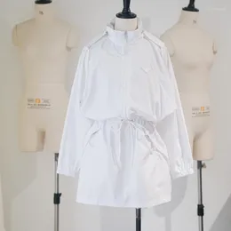 Sukienki swobodne 2023 Letnie wysokiej jakości nylon nylonowy wiatrówek Kobiet Endant Elegancki długi rękaw na szyję z kapturem krem ​​przeciwsłoneczny