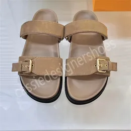 Kvinnans sommar tofflor modemärke kvinnliga äkta läderspänne lägenheter ny fritidsbana dräkt strand sandaler designer damer utomhus slip på skor