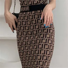 Magnififintwomens Podstawowe swobodne eleganckie łańcuchowe literę imprezową sukienkę Dzowierską Modną Modną spódnicę w połowie długości Solid Kolor Knit Pakiet Moda S M L XL HKD230912