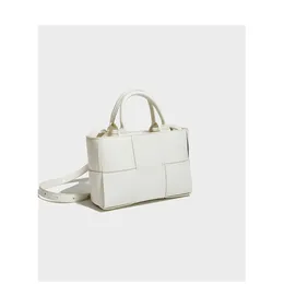 Btteca vanata luksusowe tkane torby z arco na sprzedaż sklep internetowy torba jesienna zima tekstura duża tkana torba duża pojemność ręczna z prawdziwym logo