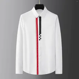 남자의 드레스 셔츠 2023 스타일 플라켓 자수 웨빙 라미네이트 멀티 크래프트 트렌드 잘 생긴 긴 슬리브 셔츠 의류