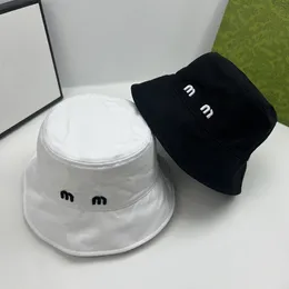 Bucket Hat Designer Senior Fisherman Hat White Black 3D broderade brev för män och WomenFashion Hip Hop