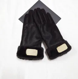 Designer läder fem fingrar handskar kvinnor kort fleece förtjockad handskar vintage trendiga fasta enkla skyddshandskar 001