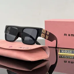 デザイナーのサングラススクエアフレームの女性のためのサングラス