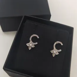 2022 Toppkvalitet Charm Stud Earring med diamant och blommor Form Nature Shell Pärlor i 18K Guldpläterad för kvinnor Bröllopsmycken 267T