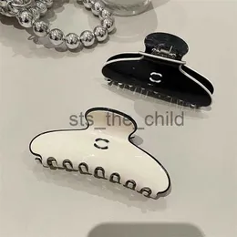 Hair Clips Barrettes Luxury Designer Jewelry Brand Letter Black White Hair Clips Elegant Temperament Shark Hair Clip Hairpin x0913