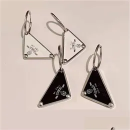 Berömda design triangelörhängen herrar örhänge hoop kvinnor örhängen svartvita fest smycken ornament enkel elegant droppleverans