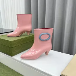 Stivali da pioggia di marca di moda donna tacchi gatto scarpe firmate gomma integrata vulcanizzata impermeabile stivaletto casual tacco alto 5,4 cm luminoso e di alta qualità Half Boot