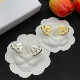 M iu Love Gold Ohrring Dreieck Buchstabe Design Mode Pendler Ohrring Hersteller Großhandel