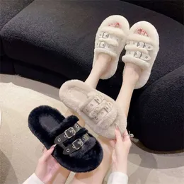 2023 Autumn Winter New Type Plush Slippers for Womens Outwear Design Feel Soft Sole Belt Buckle One Word Plush Slippers Batch 3 Färger