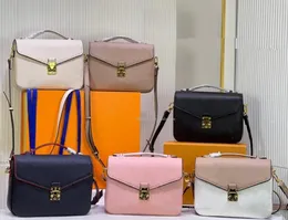 Modedesigner kvinna väska tote handväska handväska axelväskor damer flickor med serienummer präglade blommor bokstäver