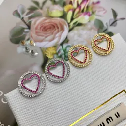 Niche Premium-pendientes redondos con forma de corazón y letra M para mujer, aretes redondos con diamantes de imitación, color rojo rosa y amor