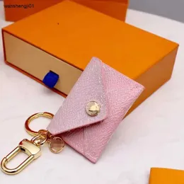 23SS Designer Unisex Letter Wallet Keychain Keychain Keyring Fashion Purse Car Chain Charm Pink Flower Mini Bag Accessories Dustbag