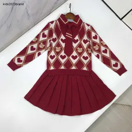 女の子のためのドレススーツアカデミックスタイルの秋セットサイズ120-170 cm 2pcs偽のツーピースデザインタイセーターとプリーツスカートSep10