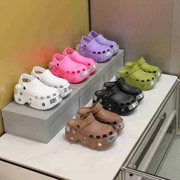 Designer kvinnors hardcrocs mule i svart täppa spänne poolcroc glidsandal i rosa tofflor b glider svart vit khaki blå vattentäta skor ammande kvinnors storlek 35-44