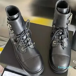 2023-Femmes Designers de luxe Bottines Demi-bottes Noir Cuir de veau Qualité Plat Chaussures à lacets Réglable Fermeture à glissière Ouverture Moto