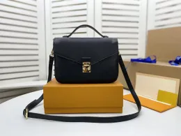 Hoti Sales Designera حقيبة يد فاخرة محافظ نساء من جلد الكتف حقيبة الكتف Crossbody Messenger Designer Bags Backpack Sacmain High Quality Products Products Bag