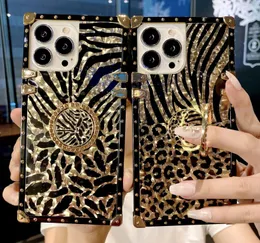Luxuriöse klassische Designer-Handyhüllen mit Ringständer für iPhone 11 12 13 14 15 Pro Max. Bunter und modischer Schutz mit Leopardenmuster und Federn